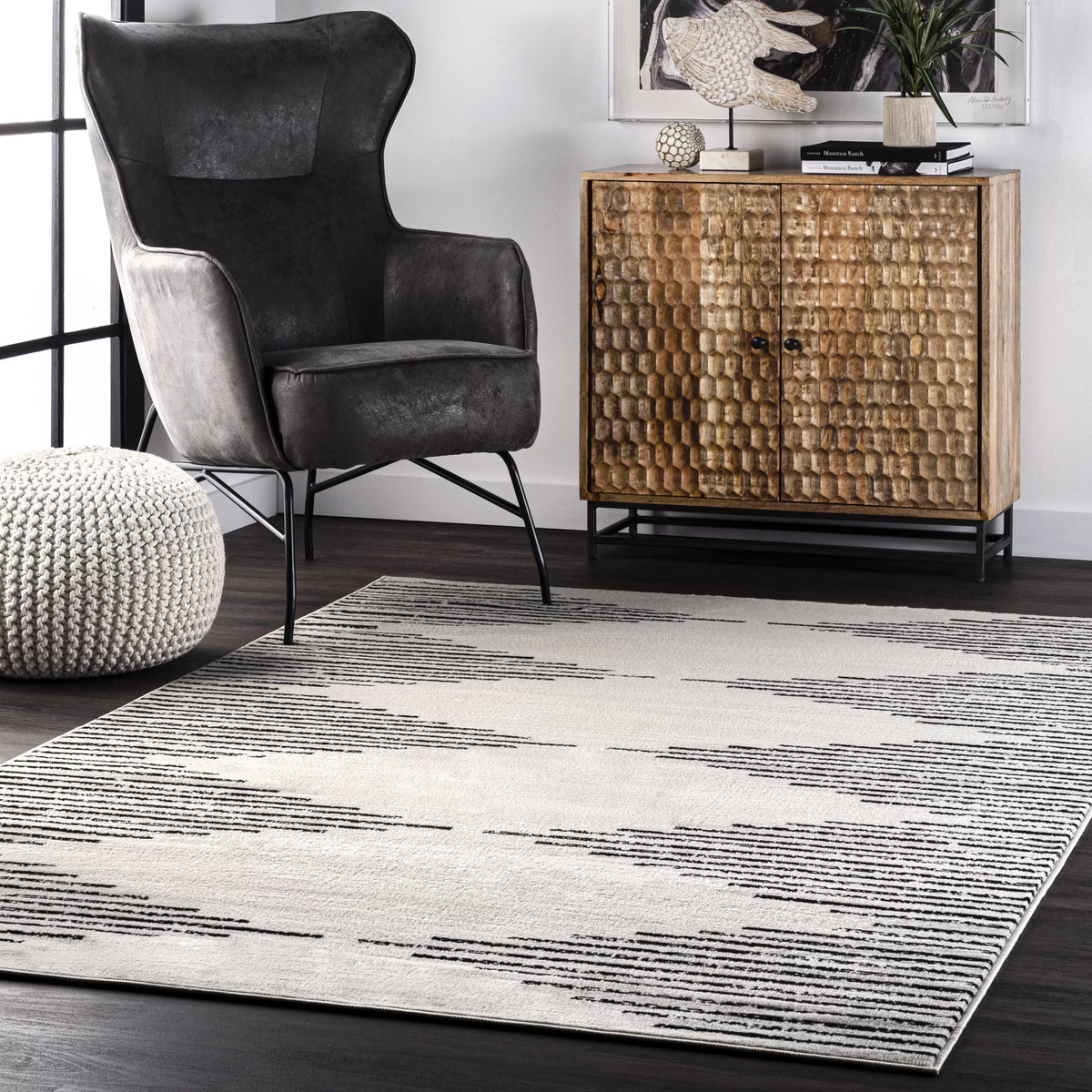 Black Area Rug Z555