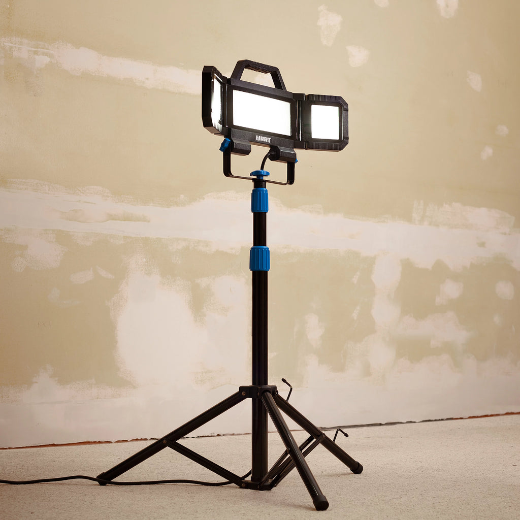 LED 3-Head 7000 Lumen Work Light with Tripod D985